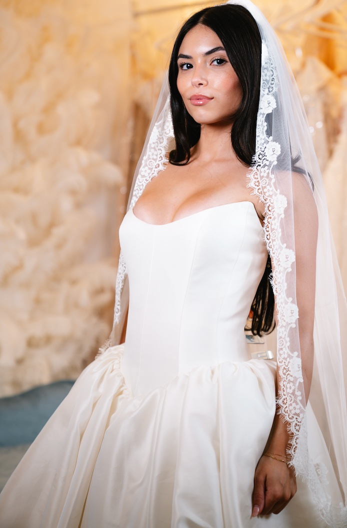 Lola Fingertip Veil