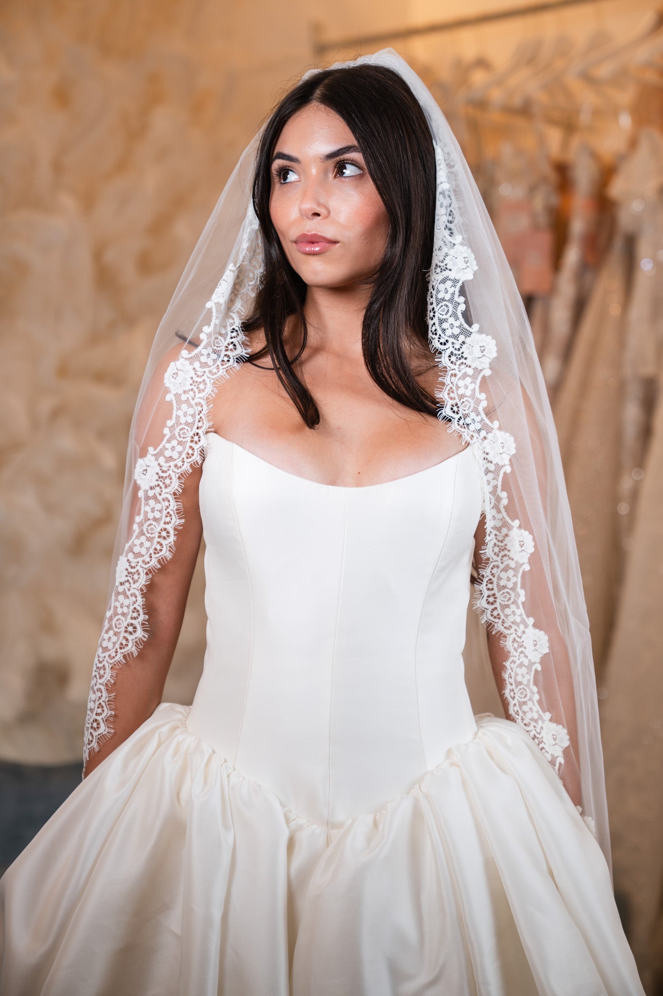 Lola Fingertip Veil