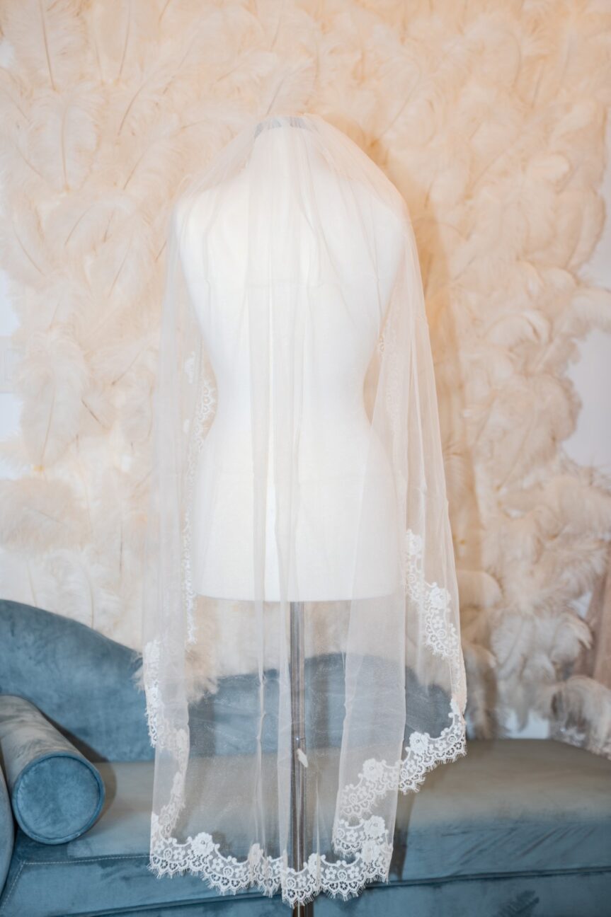 Lola Fingertip Veil