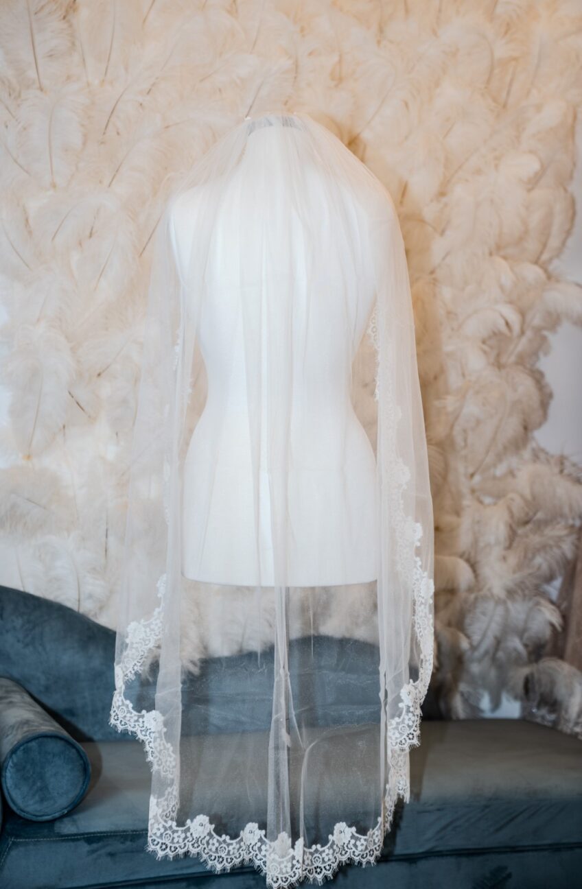 Lola Fingertip Veil